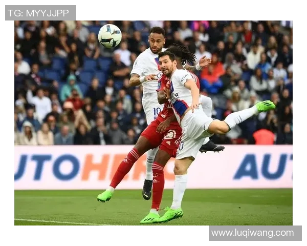 英超激战尤文图斯大胜巴黎圣日耳曼红牌争议引发全场热议